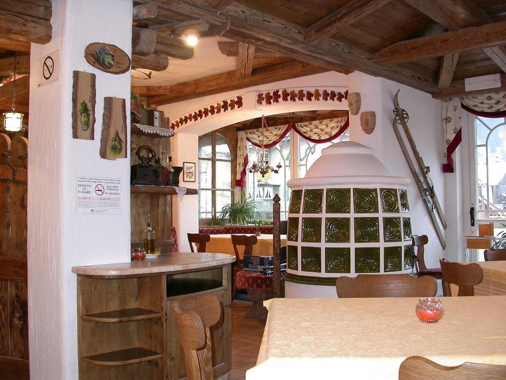Hotel Garni Soreie Pozza di Fassa Exterior foto