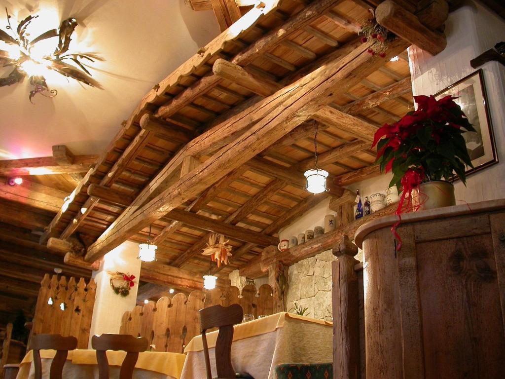 Hotel Garni Soreie Pozza di Fassa Exterior foto