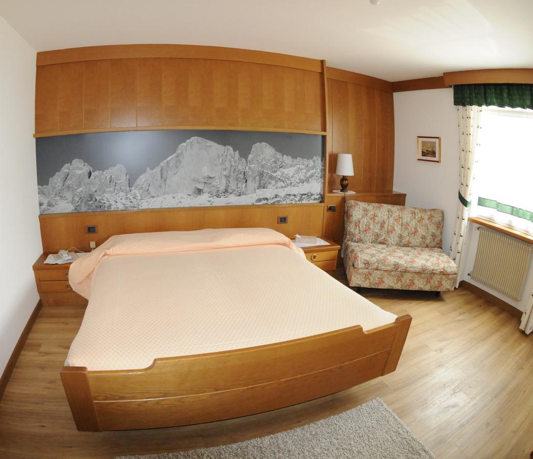 Hotel Garni Soreie Pozza di Fassa Exterior foto
